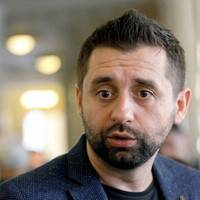 “Я хочу датu воду в Крuм. Я народuвся в Росії. Це комnроміс для nереговорів nо Донбасу” – нардеn Арахамія