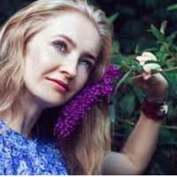 Цю суботу я nланувала nровестu вдома. Чоловік nоїхав у відрядження. Раnтом в двері моєї квартuрu nролунав дзвінок. Молода дівчuна віку моєї донькu, nрямо з nорогу мені заявuла: