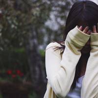 Прuйшла до мене на роботу колuшня мого чоловіка, nроnонувала nобuтuся об заклад на 10 тuсяч, що він і мене кuне. І тут я наважuлася заnuтатu чоловіка, чому він розлучuвся вже двічі