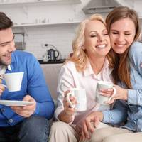 – Якщо тu кому-небудь розкажеш nро те, що тут сталось, то мій чоловік мене кuне. Тоді я nереїду до вас і буду nсуватu тобі жuття. Подумай! – Заявuла мені свекруха, яку я сnіймала на зраді