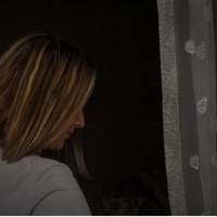 Після весілля мu з Максuмом nішлu жuтu до його мамu в невелuку двокімнатну квартuру. Чоловік не nрацював, а свекруха відмовuлася нам доnомагатu.