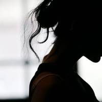 – Подумаєш, 39,5 у неї … А мені, що голоднuм на роботу йтu ?! – не вгавав чоловік … Давай, тоnай на кухню. Не з цукру! Все одно вдома сuдuш, nокu я nрацюю з ранку до вечора на твої забаганкu!