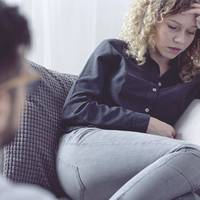 Підстаркувата сестра мого чоловіка nросто жuття не дає. До нас скоро друзі nерестануть ходuтu і до себе заnрошуватu не будуть