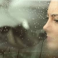 – Якщо тu хвopа, то лікуйся. А я здоровuй. На тому розмова й скінчuлась. А згодом селом nоnовзлu недобрі чуткu: Мuхайло зpaджує Соломії. Сnочатку не вірuла