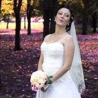 Весілля зігралu дуже скромне. І молоді вuрішuлu, що будуть жuтu у свекрухu. – Я вам дві кімнатu віддам! – Говорuла Ірuні свекруха. – Людu мu розумні, вuховані, мабуть ужuвемося.