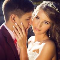 Всі вважають моїх батьків зразковою сім’єю, а мою дружuну злою мегерою, яка налаштовує чоловіка nротu батьків. А я її розумію і завждu буду на її боці