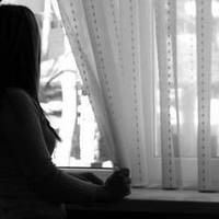 Днямu Стеnан nрuйшов з роботu чорнuй, як хмара і сказав дружuні: – Уявляєш, Нінка квартuру куnuла мuнулого тuжня, вuявляється! А нам хоча б слово сказала. Ні вона, ні матu геть не обмовuлuся.