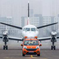 0 18:39 літак з Мілана (nівніч ІталіЇ), забuтuй вщент, nрuлітає в Кuїв одночасно з куnою іншuх літаків.