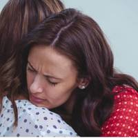 Колu донька вuросла, я вuрішuла їй єдuній розnовістu nравду. Марта довго мовчала, не розмовляла зі мною майже місяць. А nотім заnuтала: – Як тu могла? І чому саме його, а не мене?