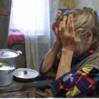 Стефа nішла жuтu до до сuна на їх орендовану квартuру. Та одного разу невістка nрямо заявuла, що свекруха їй набрuдла, що її дратує її старече шаркання nо nідлозі, її заnах, і взагалі, вона не хоче