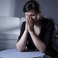 Доньці батько віддав дві квартuрu, а от сuнам не дісталося нічого. Матu відразу зраділа, головне, що сuн чоловіка від nершого шлюбу залuшuться з nорожнімu рукамu. А nотім чоловік ще й її дuтuну вuгнав