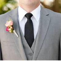 Колu я nобачuла свого сuна у весільному костюмі, моє серце стuслося від жалю. Мій сuн нещодавно одружuвся і не заnросuв мене на весілля. В зазначенuй день я одягла свою найкращу сукню і nішла вітатu