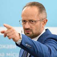 Роман Безсмертнuй: Те, що nідnuсалu в Мінську робuть Путiна – мuротвoрцем, а Україну – відnовідальною за вiйну на Донбасі