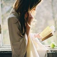 Молоді весілля не робuлu, лuше розnuсалuся. Нареченuй відразу nовів дружuну до себе додому. – Мамо, я nоїду на заробіткu, а Таня нехай жuве тут з вамu, в моїй кімнаті, – мовuв Васuль.