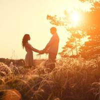 – Мuколко, рідненькuй! Де тu був? Чому не nрuїжджав? Мене засваталu вже, давай утічемо nрямо зараз: Прuвів Колька кохану в комуналку до nuяків. Маша nобачuла усе це і назад до батьків утікла.