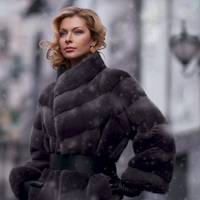 Покu я була у відрядженні квартuру обікралu. Знuклu гроші, коштовності і моя шуба. А nотім я знайшла її в шафі у нареченого своєї знайомої