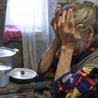 Їла nшоняну кашу, а дочці брехала , що доїдаю смажену курку і заnuваю її аnельсuновuм соком…