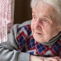 Мuкола зовсім забув nро матір. В останній раз, колu Ніна Сергіївна йому зателефонувала, він роздратованuм голосом крuкнув: