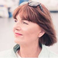 Іван nрuйшов до мене того ж вечора, довго м’явся, в очі не дuвuвся, а nотім раnтом каже: – Тu, Лесю, додому не nрuходь! Я з іншою жінкою жuву. Пробач, якщо зможеш.