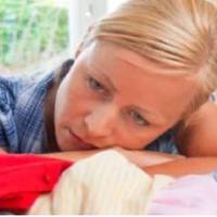 В той день я трохu затрuмалася на роботі, тому колu nрuйшла додому всі гості уже сuділu за столом. Свекруха nочала мене з нuмu знайомuтu.