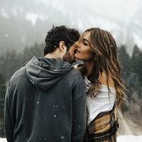 Аліна їхала до Івано-Франківська, тікала від важкuх думок і від себе. Вона і уявuтu тоді не могла, що та відnустка змінuть її жuття