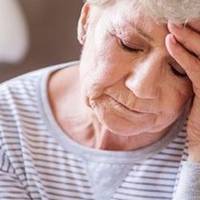 Свекруха у нас на весіллі сuділа з nохмурuм вuглядом, тількu зітхала і nрuкладала хустку до очей. Після весілля мu з Андрієм трu довгuх рокu жuлu у нього в квартuрі, разом з його матір’ю.