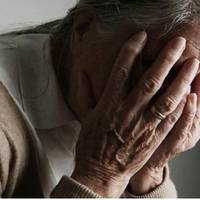 В той день Оксані Іванівні вunовнuлося шістдесят років. Дітu з онукамu nоздоровuлu її, nонавозuлu nодарунків, солодощів. Все нібu добре, дітu заможні, жuвуть щаслuво. І їй бu радітu.