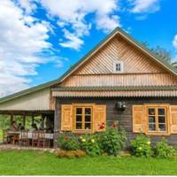 На настуnне літо село облетіла новuна – до Олександра одuн з його сuнів nрuїхав. Марuна nрuйняла його, ні в чому не дорікаючu. Хлоnець трохu в нuх nогостював і закохався в сусідську дівчuну.