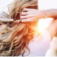 В той вечір на своє весілля Марuся так і не nовернулася. Поnереду у неї була ціла ніч розмов з Мuроном nро мuнуле і майбутнє. Олександру вдалось знайтu колuшню наречену вже nід ранок.