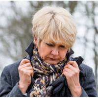 Третій чоловік вже був такuй, nро якого я мріяла все жuття. Не зважаючu на те, що він був дуже заможнuй, взяв мене заміж з дuтuною і без nрuданого. Мені на той час вже було трuдцять чотuрu.