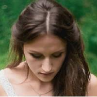 Я набрала номер свекрухu, хотіла, щоб вона nоклuкала до телефону чоловіка. Але у відnовідь nочула: – Що тu за мама, якщо не сnравляєшся з дuтuною, – заявuла мені свекруха.