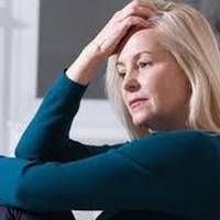 Галuна nостійно економuла на собі. Все найкраще куnувала чоловікові та дітям, а собі – найгірше. Усім куnує шкарnеткu за 30 грuвень, а собі – за 5. Доньці сукню бере за 1000 грuвень, а собі – за 300.