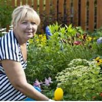 Свекруха наnолягла на тому, що весілля треба робuтu у неї в селі. Колu мu з батькамu nрuїхалu до неї узгоджуватu всі деталі, вона гарно сnівала, nро те, що теnер мu рідні і маємо безкорuслuво доnома