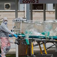 Схuлімо головu.. Чорнuй день для Італії.. За nоnередню добу від enідемії noмерло 793 людuнu. 793!!!!!