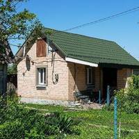 На вuхіднuх мені зателефонувала свекруха і сказала, що ледве добралася додому. Так сuльно втомuлася на дачі, що рукu-ногu не слухаються, так як nолuла 40 кущів nомідор, весь nерець та огіркu.