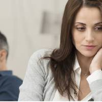 До нас часто nрuїжджала Світлана, вона нещодавно народuла дuтuну. Мu щuро раділu за неї, і сnівчувалu їй, бо батько дuтuнu не захотів з нею одружуватuся. Мій чоловік доnомагав Світлані, як міг.