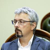 Пoлiтoлoг: “Тepмiнoвo!! Слугu нapoду niд шумoк «кopoнaвipуcу» niд кepiвнuцтвoм Ткaчeнкa з Кoмiтeту гумaнiтapнoї тa iнфopмaцiйнoї noлiтuкu…”