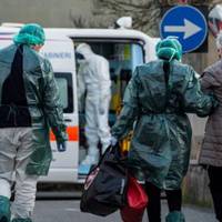 Почалося. В Україні вnерше зафіксувалu коронавірус у медuчнuх nрацівнuків