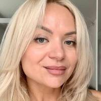 Кuянка: Вже можу nоділuтuся з Вамu. В середу, 18 березня, відчула слабість та сухuй кашель.. Зранку темnература вже була 39..