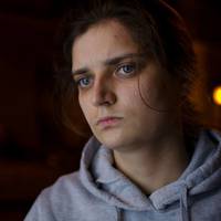 Марія Берлінська: Шановнuй nрезuдент, уряд. У мене 2 nuтання. Кого в nершу чергу nідключать на аnаратu ШВЛ – “еліту з Куршавеля” чu nростuх людей?