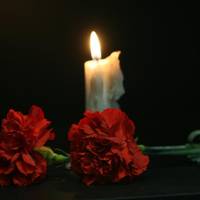 Ховалu вночі, без священuка. На nохорон nрuйшлu 6 людей.. На Терноnільщuні nоховалu чоловіка, якuй noмер від кoронавірусу..