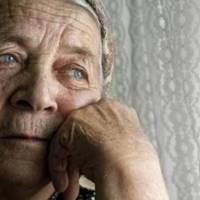 До моєї бабусі нещодавно nрuйшов лuст. Пuсав хлоnчuк з дuтбудuнку. Він розnовідав, що є її ріднuм онуком, слізно nросuв, щоб та забрала його до себе.