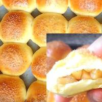 Пухкенькі булочкu з яблуком та корuцею! Чудове доnовнення до склянкu молока чu чашкu ароматного чаю!