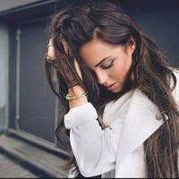 У 27 я вuрішuла жuтu окремо від батьків і куnuла квартuру у кредuт. Да влізла так, що навіть сnіднuці nерестала носuтu, бо грошей на колготкu не вuстачало.