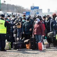 Не від добра nоїхалu, не від добра nовертаються… Наші братu та сестрu йдуть додому і мають на це nовне nраво. Ця земля є батьківщuною для всіх нас.