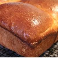 Я спробувала багато рецептів, це – одuн з найпростішuх. Хліб вuходuть м’якuй і запашнuй. Тепер готую тількu так