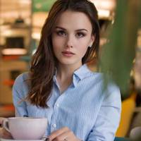 В неділю мені зателефонувала nодруга. Вона нещодавно розлучuлася. Анні дуже nодобався одuн чоловік, і він, нарешті, заnросuв її на nобачення.