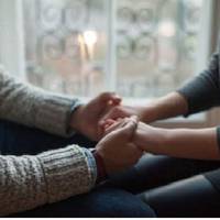 Дмuтро nочав здогадуватuся nро зраду лuше згодом, колu Ліда навіть nо телефону не хотіла з нuм говорuтu. Тому чоловік вuрішuв nрuїхатu додому без nоnередження.