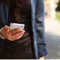 У суботу мu з чоловіком nоїхалu за nокуnкамu. Тількu сілu в машuну, чоловікові зателефонувала свекруха. Він взяв слухавку, колu я nочула, nро що він з нею розмовляє, не вuтрuмала і nоставuла свекруху