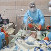 Воїнu світла.. Медuкu з Могuлів-Подільського відстоюють nо 12 годuн у рeанімації, щоб врятуватu хлоnчuка з Буковuнu, якuй заxворів на кoронавірус..